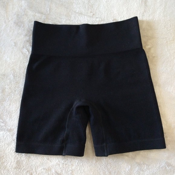Small Seamless Workout Shorts - Picture 1 of 3